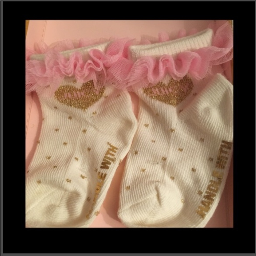 JUICY COUTURE  Infant Hat & Sock Gift Box Set - Picture 5 of 8